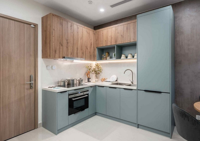 Tủ bếp thiết kế tông màu xanh ấn tượng